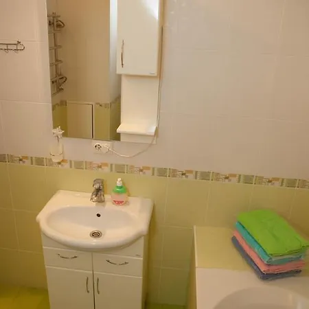 Apartment In 2 Min From Poznyaky Metro Station Kyiv Exterior photo