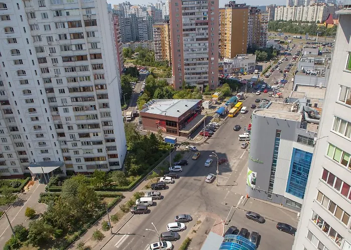 Apartment In 2 Min From Poznyaky Metro Station