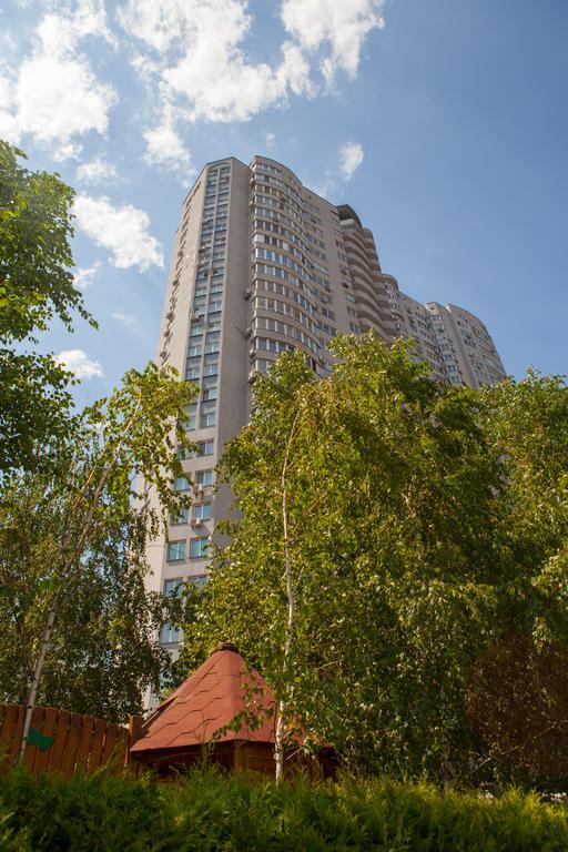 In 2 Min From Poznyaky Metro Station *
