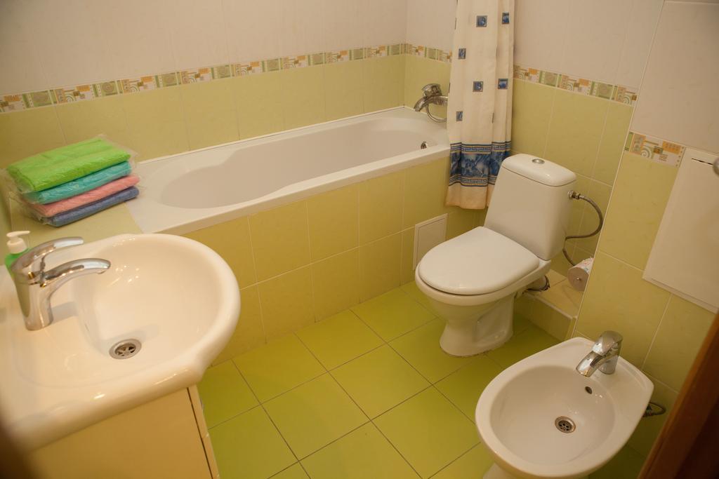 公寓 In 2 Min From Poznyaky Metro Station Kiev