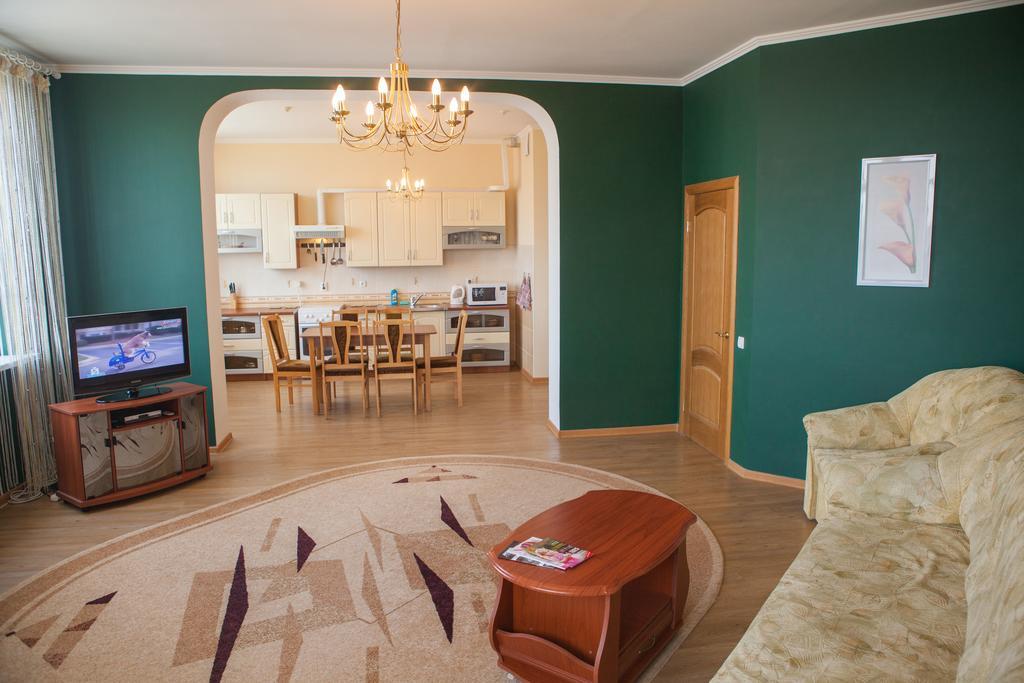 Apartment In 2 Min From Poznyaky Metro Station