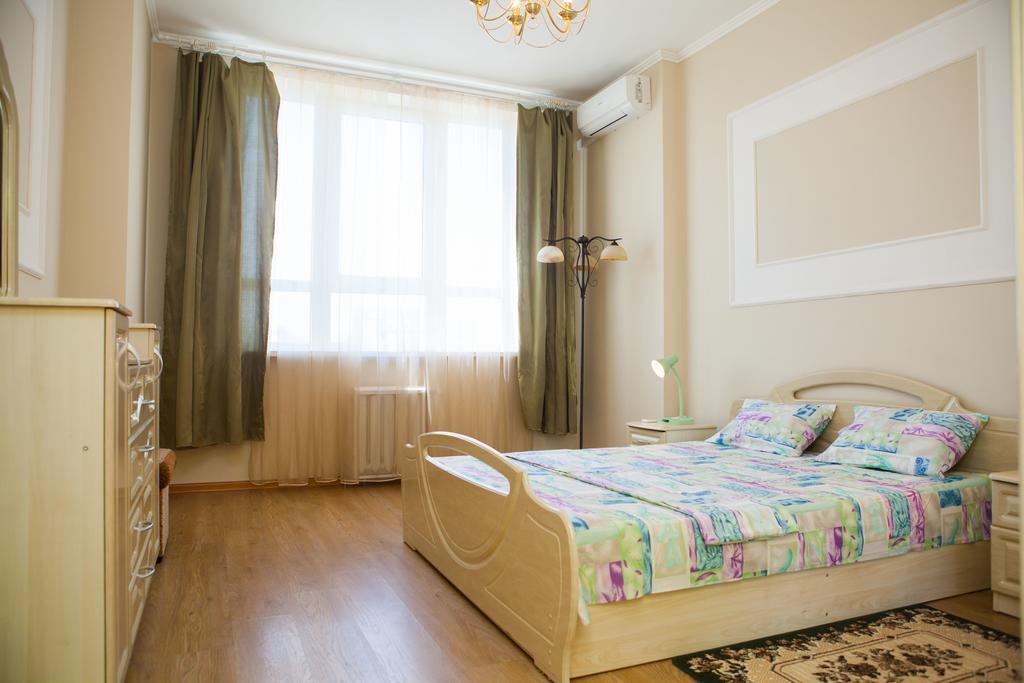 Apartment In 2 Min From Poznyaky Metro Station