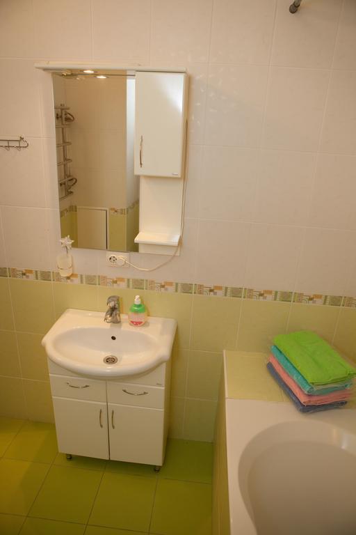 In 2 Min From Poznyaky Metro Station Apartment