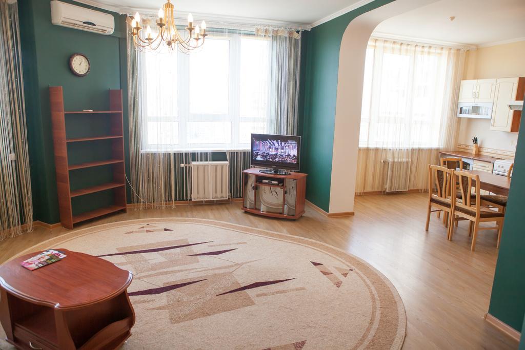 In 2 Min From Poznyaky Metro Station