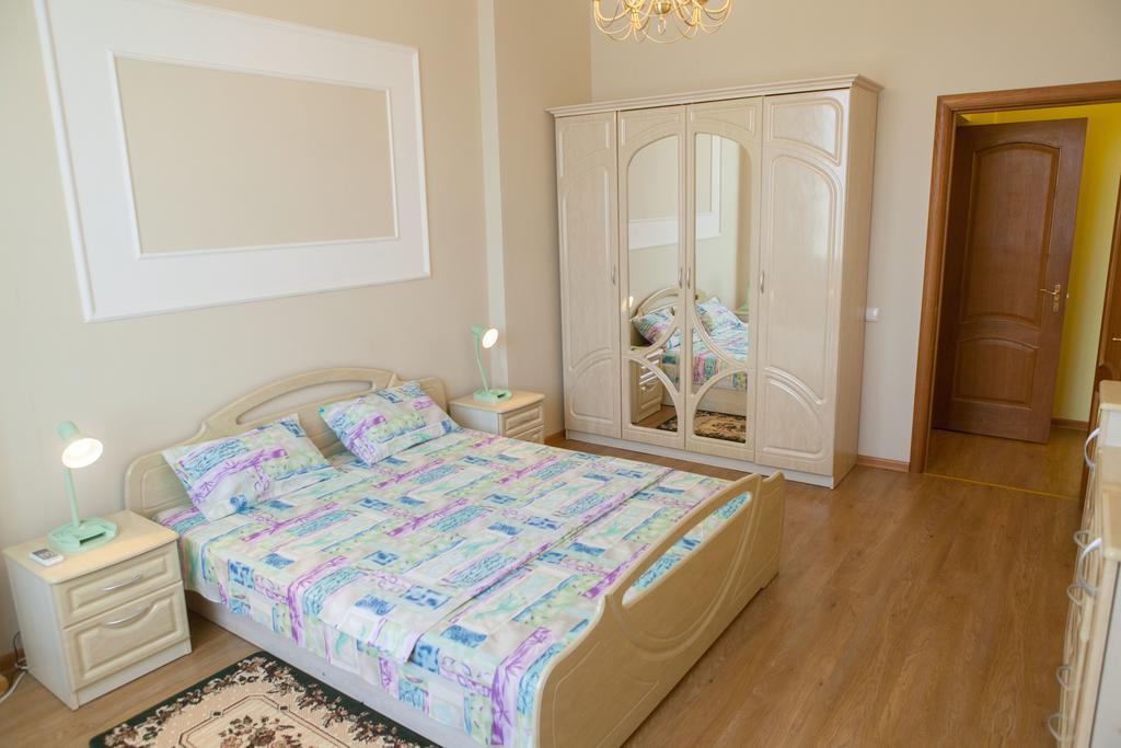 In 2 Min From Poznyaky Metro Station Apartment Kyiv