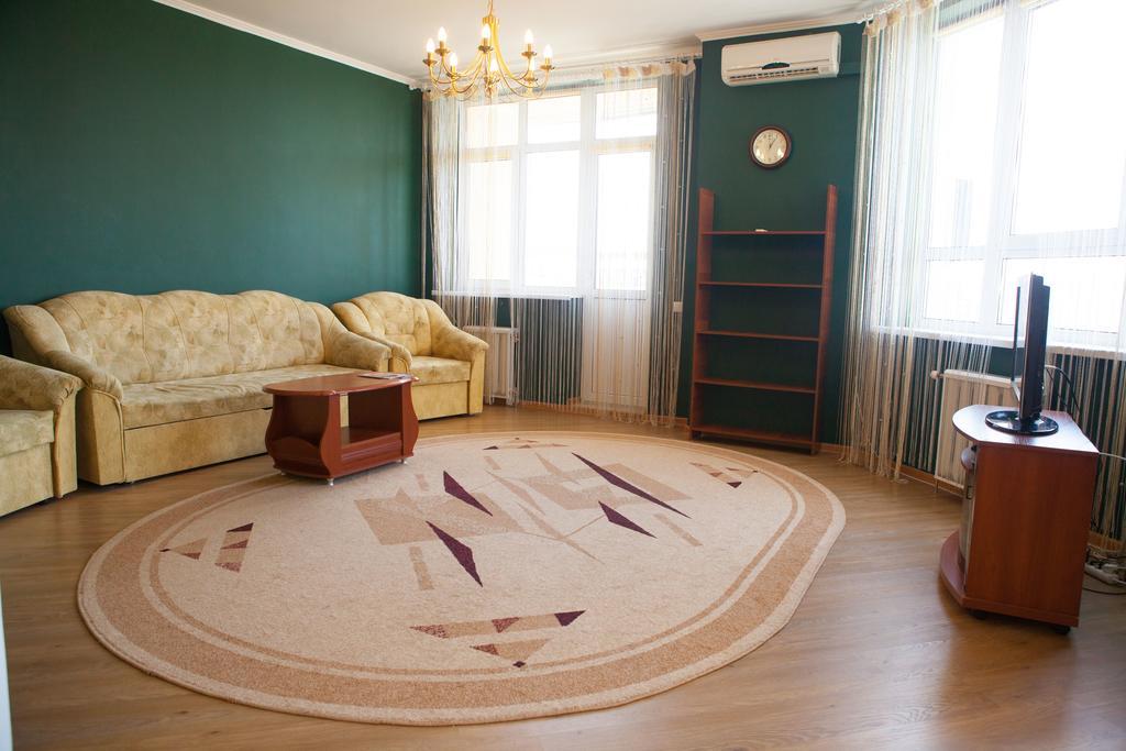 In 2 Min From Poznyaky Metro Station Apartment Kyiv